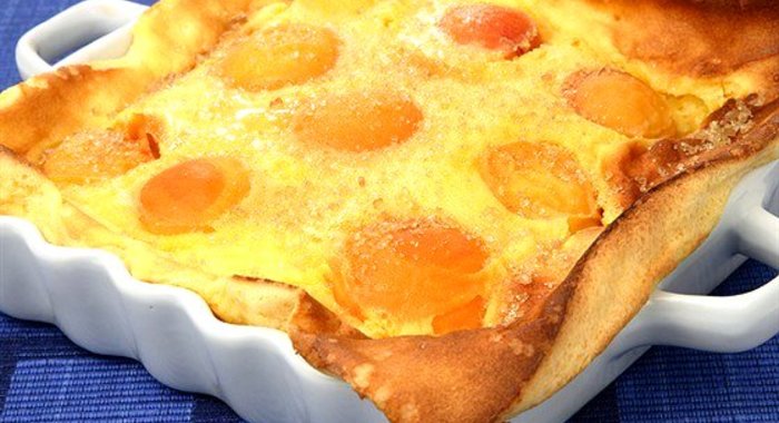Абрикосовый пирог с грецкими орехами