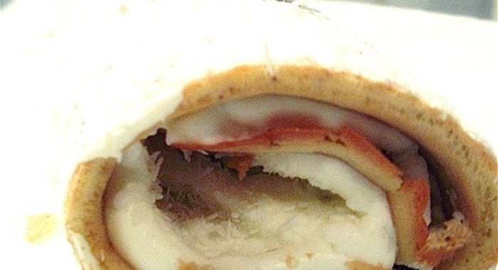 Миндальный рулет с кремом