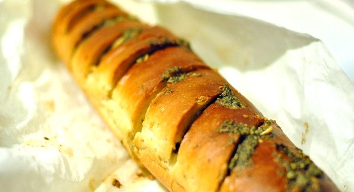 Батон с чесноком и зеленью