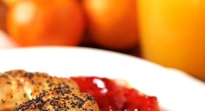 Бублики с арахисово-клубничной начинкой