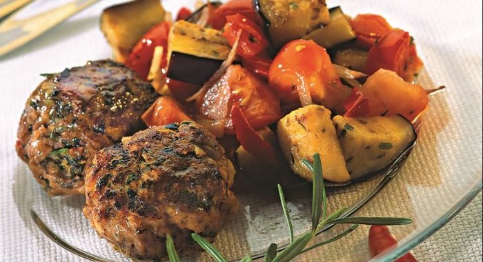 Котлеты из баранины с овощным гарниром