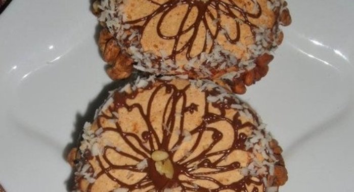 Бисквитные кексы «Бархатцы» с грецким орехом и нутеллой