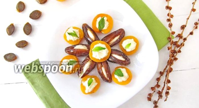 Фруктовый десерт из фиников и абрикос