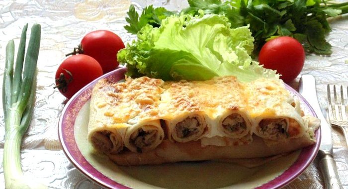 Блинная запеканка с мясом и грибами