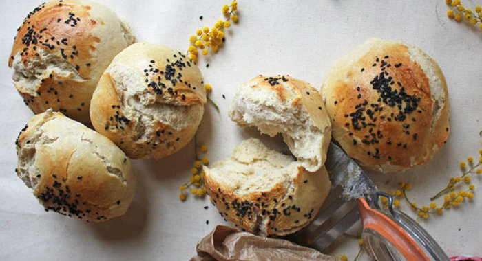 Булочки с миндальным молоком