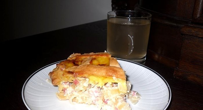 Пирог с луком и ветчиной