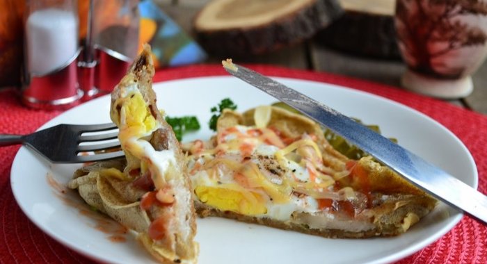 Блинчики с яйцом на завтрак