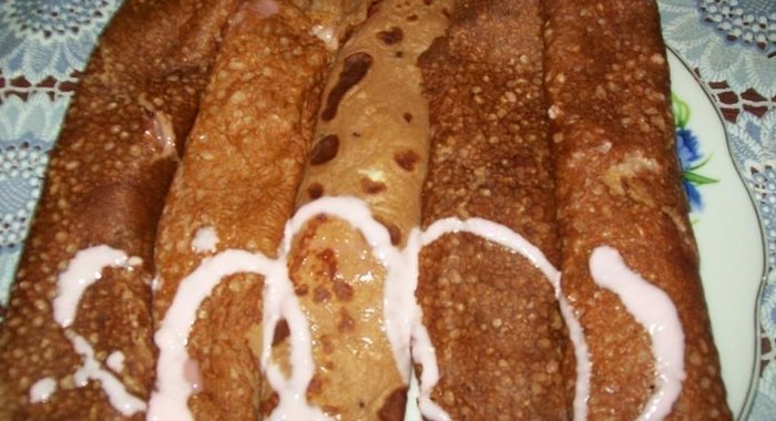 Блинчики с ягодным соусом