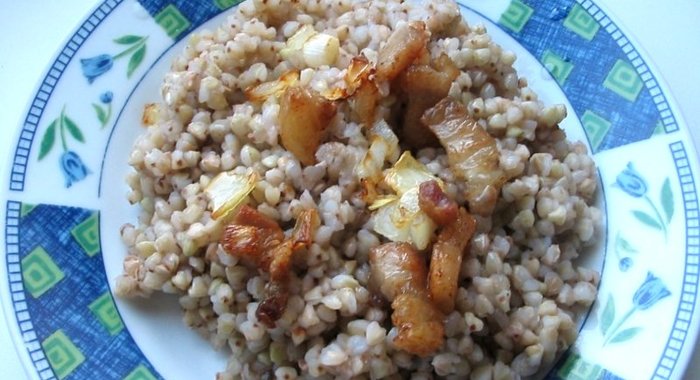 Каша со шкварками