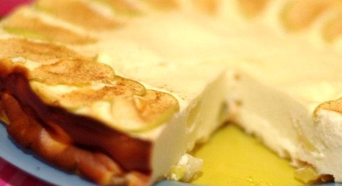 Творожно-яблочная запеканка с корицей