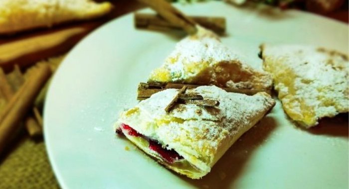 Слойки со смородиной