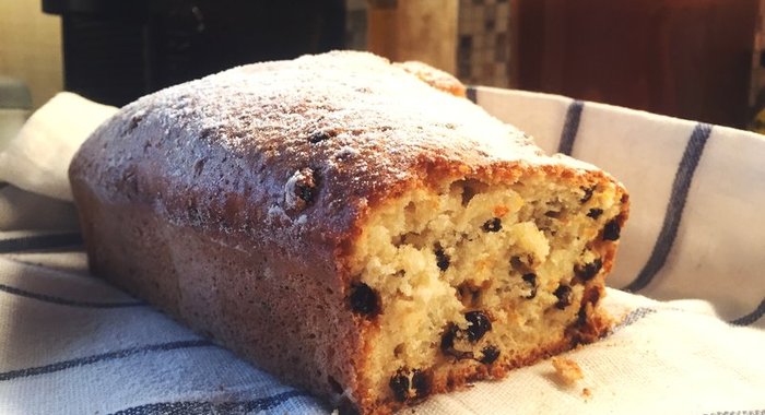 Творожный кекс с темным изюмом