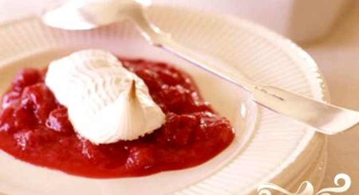 Безе с ревенем и малиной