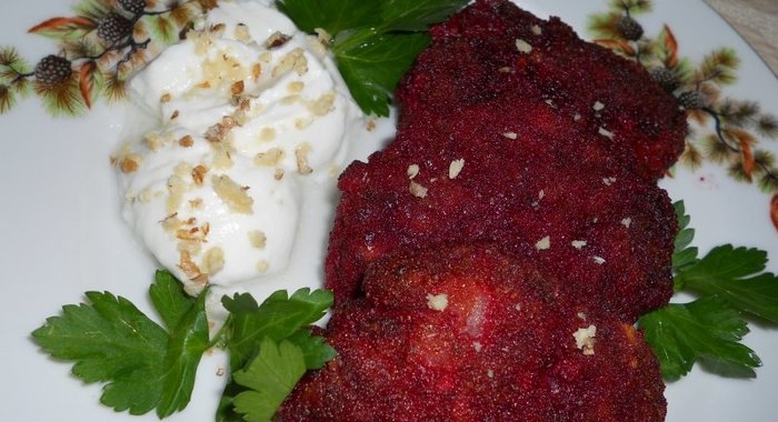 Свекольные котлеты с мясом и орехами