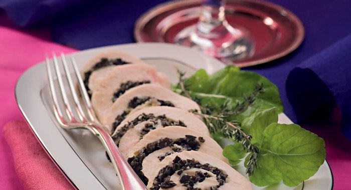 Куриный рулет с солеными грибами
