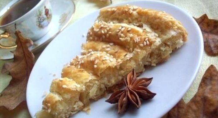 Слоеный пирог с сыром