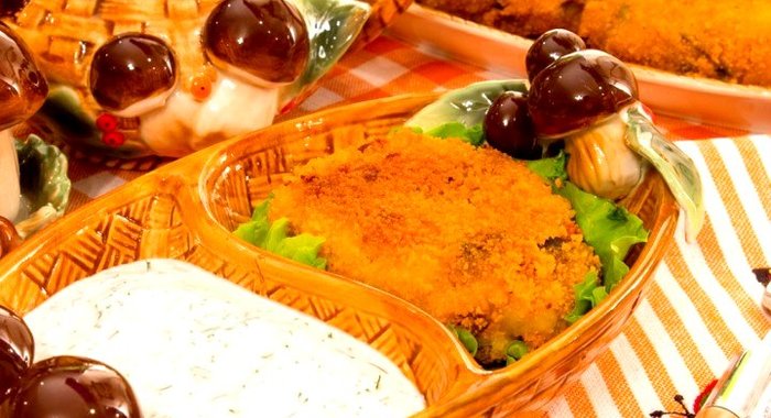 Картофельно-грибные котлеты со сметанным соусом