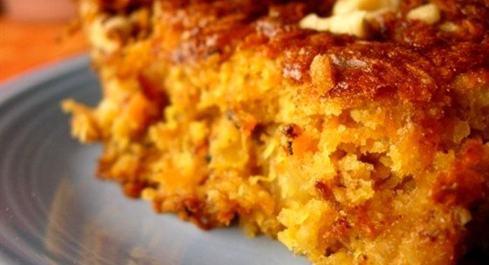 Манная запеканка с грецкими орешками и изюмом