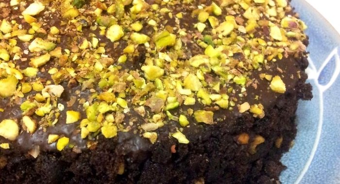 Шоколадный торт с фисташками без яиц