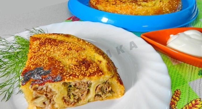 Пирог из слоеного теста в мультиварке