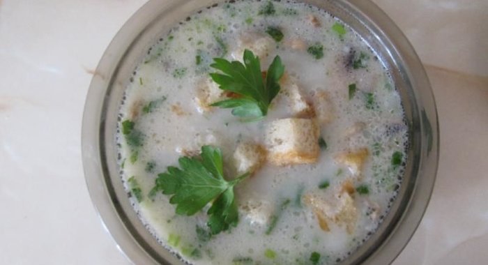 Сырный суп с копченой курицей