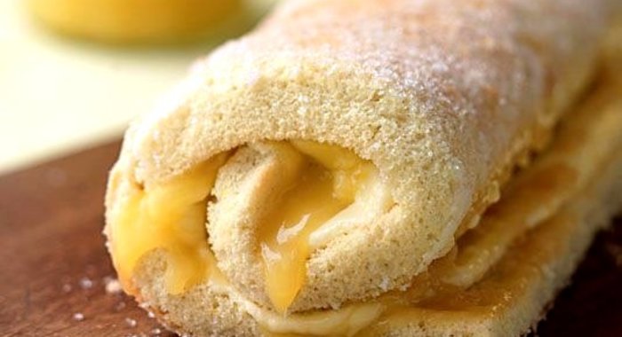 Бисквитный рулет с заварным кремом