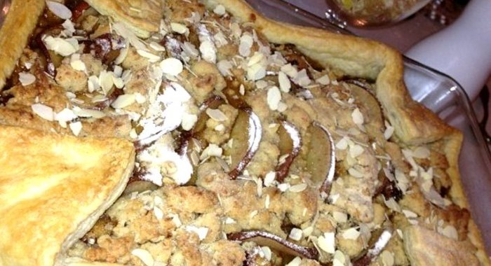 Пирог с карамельными грушами