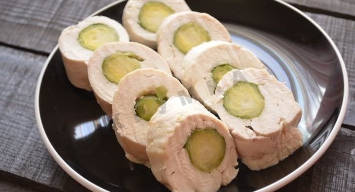 Паровой диетический рулет с брюссельской капустой