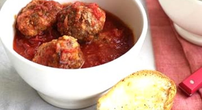 Фрикадельки с чесночным хлебом