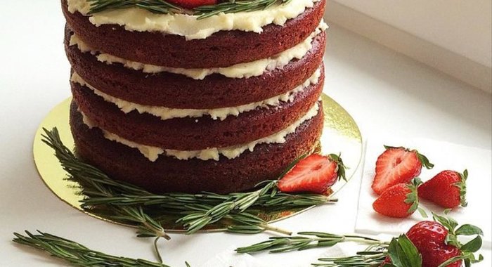 Влажный бисквитный торт с ванильным крем-чизом