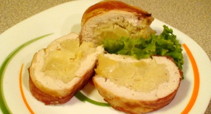 Мясной рулет с грушей