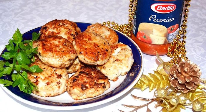 Домашние котлеты со сливками и маслом