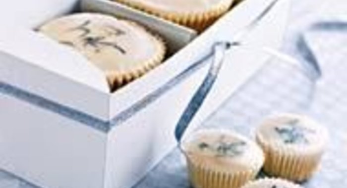 Кекс, глазированный шоколадной помадкой