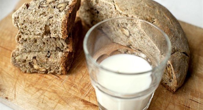 Овсяно-пшеничный бездрожжевой хлеб с орехами