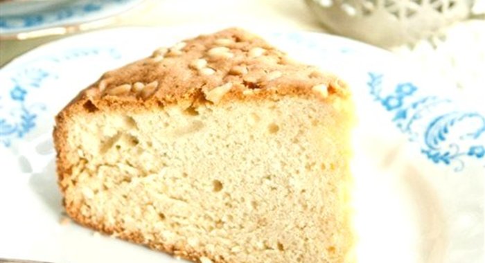 Пирог с оливковым маслом и кедровыми орехами