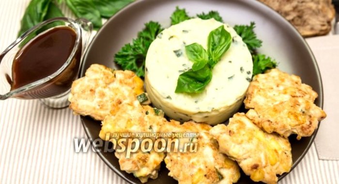 Рубленые куриные котлеты с кабачком и сыром