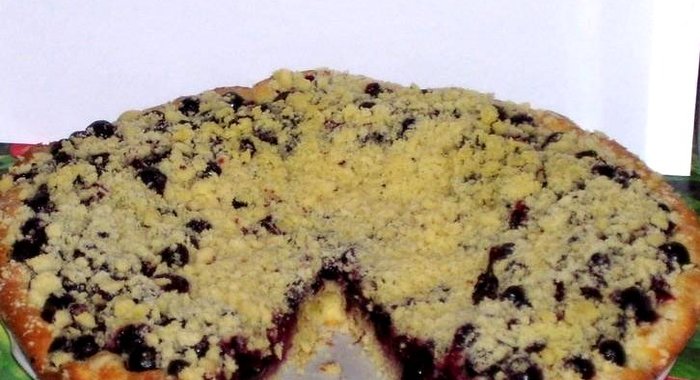 Сметанный пирог со смородиной