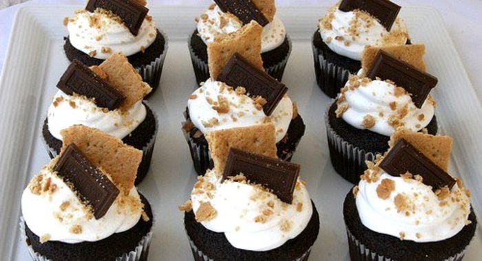 Очень шоколадные кексы со сметанным кремом