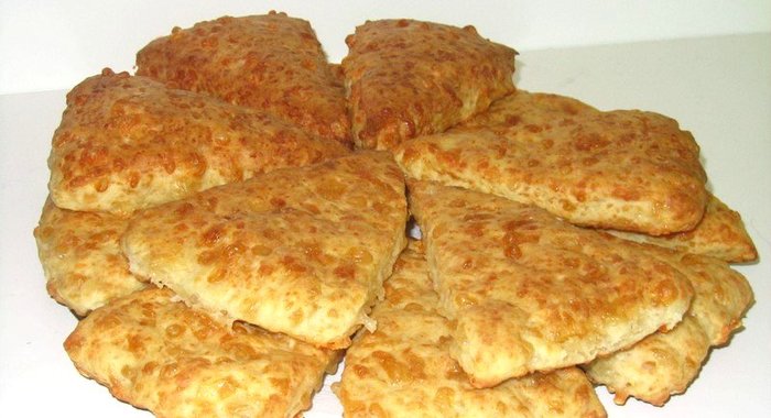 Сырные сконы