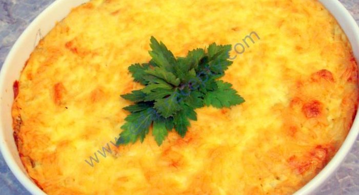 Запеканка со свининой, грибами и картофельным пюре