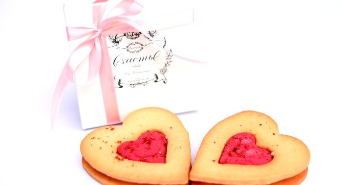 Печенье имбирное с клюквой и розовым перцем