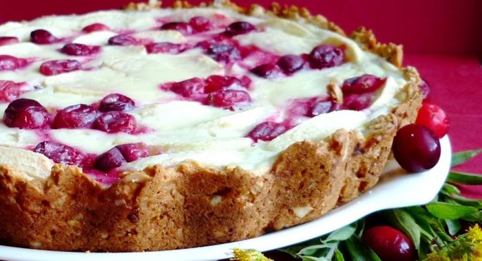 Деревенский пирог с яблоками и клюквой