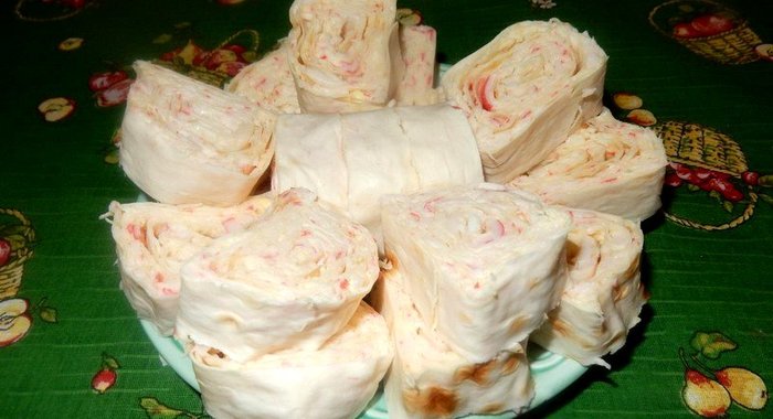 Рулет из лаваша с яично-крабовой начинкой