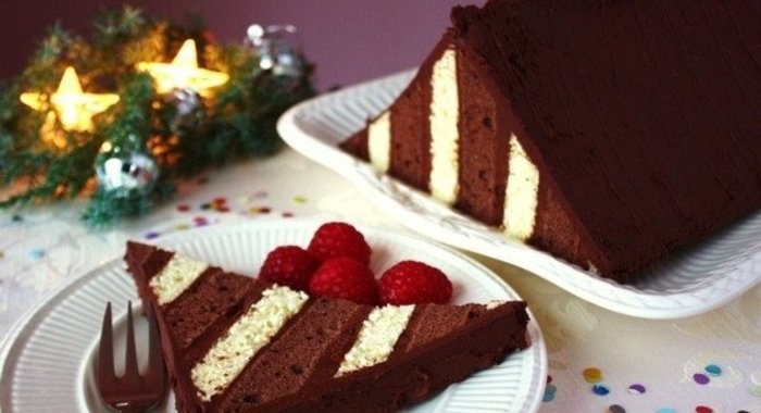 Праздничный треугольный торт