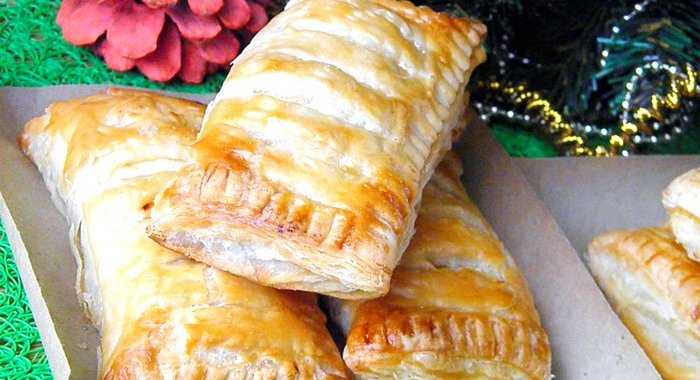 Слойки с творогом из готового слоеного теста