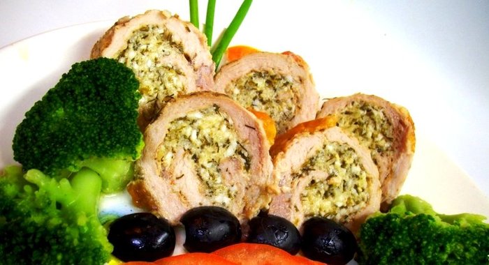 Мясной рулет фаршированный