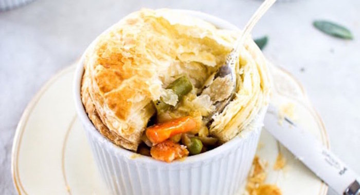 Овощные мини-пироги в горшочках