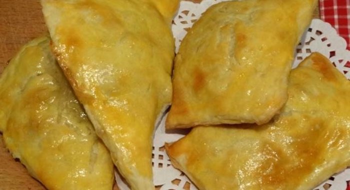 Слойки с курицей и грибами