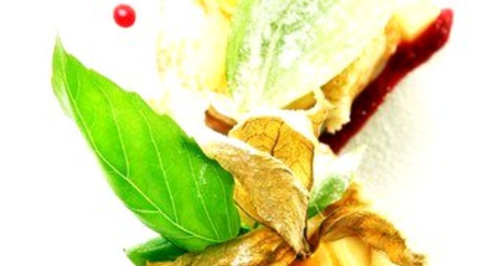 Тонкие блинчики с яблоками