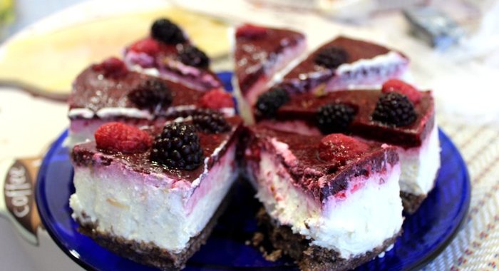 Миндальный торт с малиной